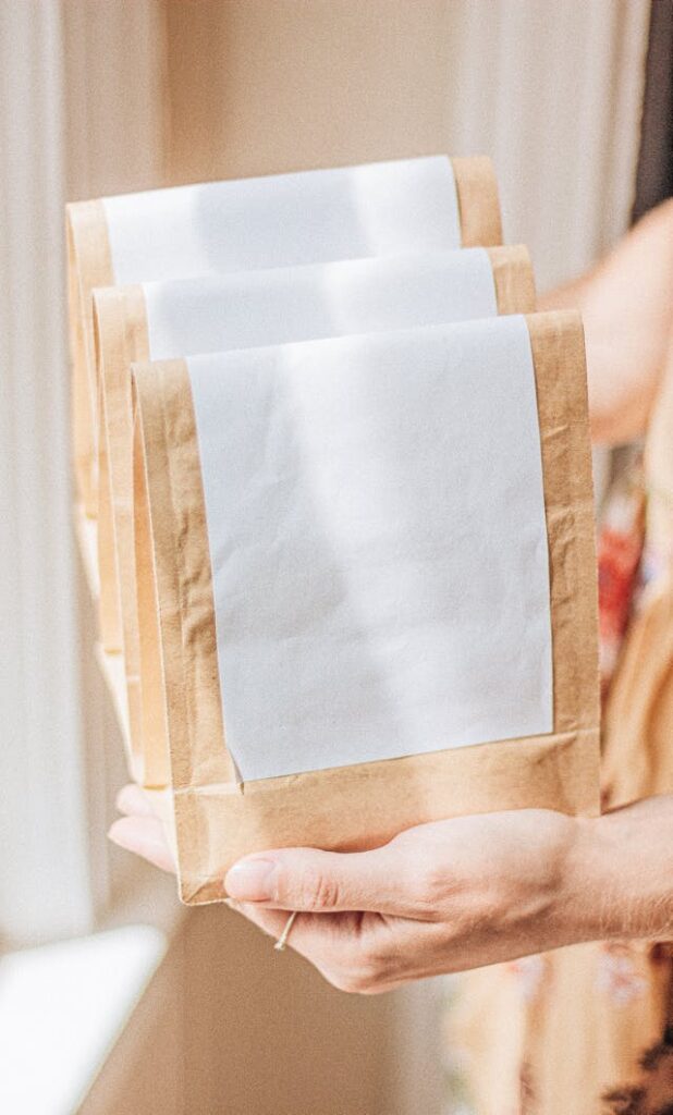 Torby reklamowe z nadrukiem a psychologia klienta – jak wpływają na decyzje zakupowe?